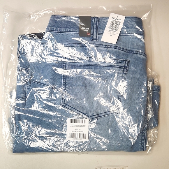 ❤️NWT VINTAGE TORRID SHORTS BOMBSHELL PREMIUM STRETCH DENIM HIGH RISE - SIZE 22 - Picture 5 of 10